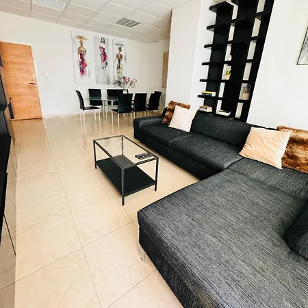 Stylish With Spacious Terrace
